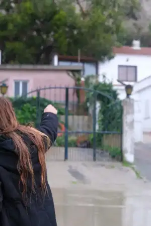 Deslizamento de terras na Costa da Caparica obriga à retirada de 35 pessoas